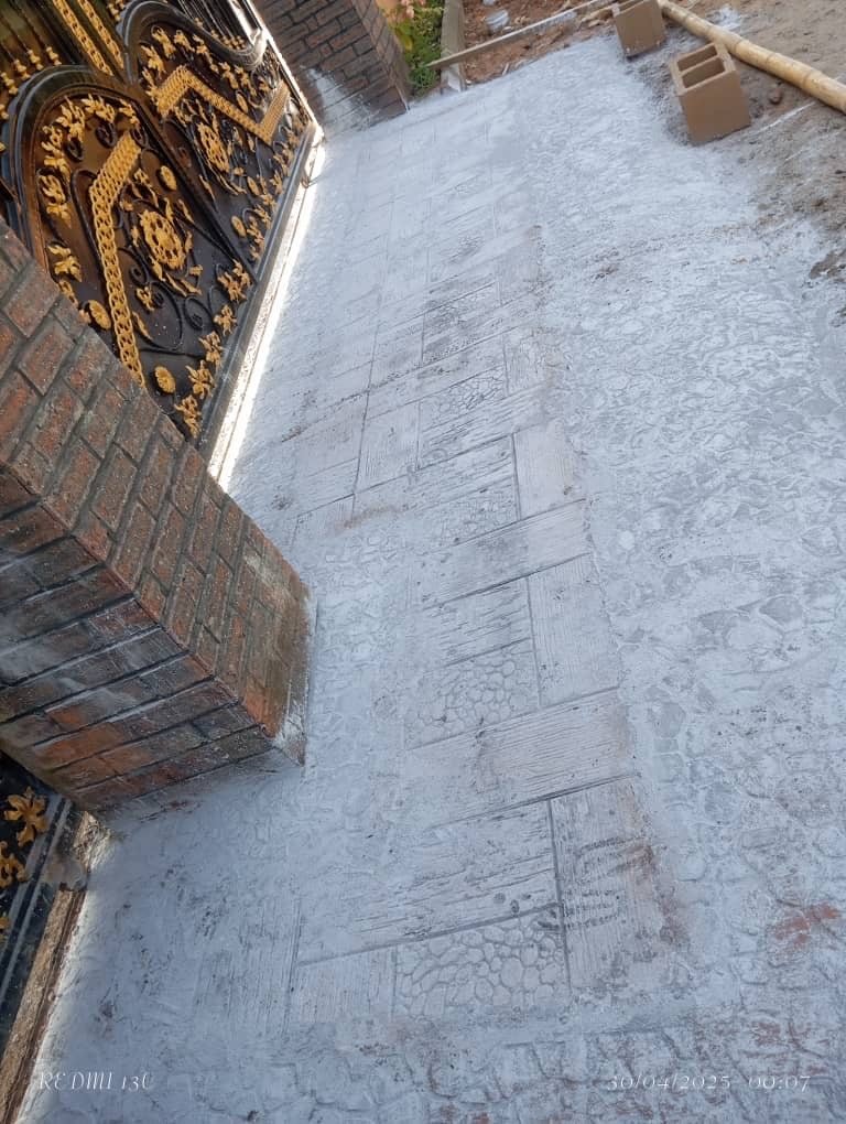 Patterned stamped concrete floor finish and walkway
